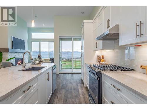 1432 Tower Ranch Drive, Kelowna, BC - Indoor Photo Showing Kitchen With Upgraded Kitchen