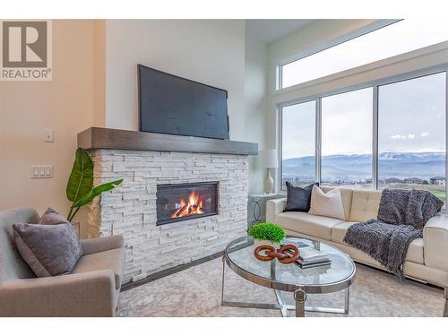 1432 Tower Ranch Drive, Kelowna, BC - Indoor Photo Showing Living Room With Fireplace