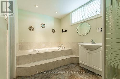 1531 Stancombe Crescent, Mississauga, ON - Indoor Photo Showing Bathroom