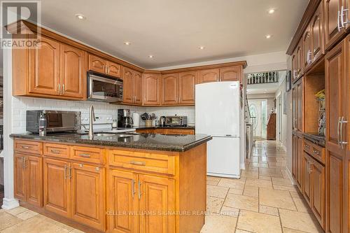 1531 Stancombe Crescent, Mississauga, ON - Indoor Photo Showing Kitchen