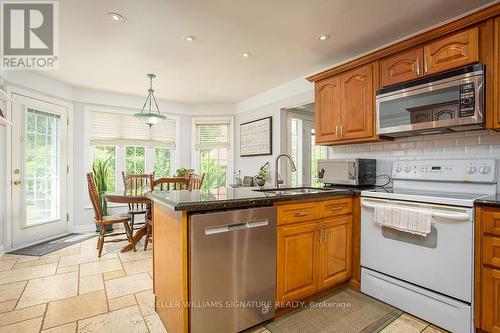 1531 Stancombe Crescent, Mississauga, ON - Indoor Photo Showing Kitchen