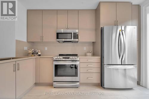 29 - 20 Lunar Crescent, Mississauga, ON - Indoor Photo Showing Kitchen With Upgraded Kitchen