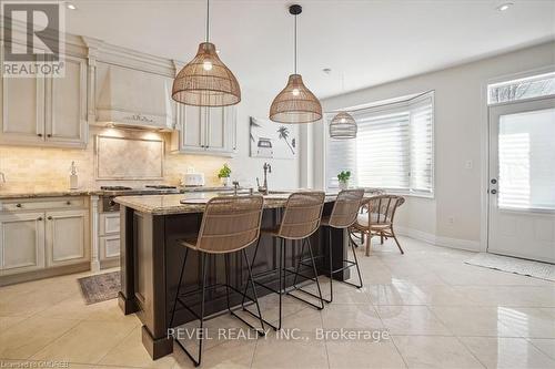 4666 Mcleod Road, Burlington, ON - Indoor Photo Showing Kitchen With Upgraded Kitchen