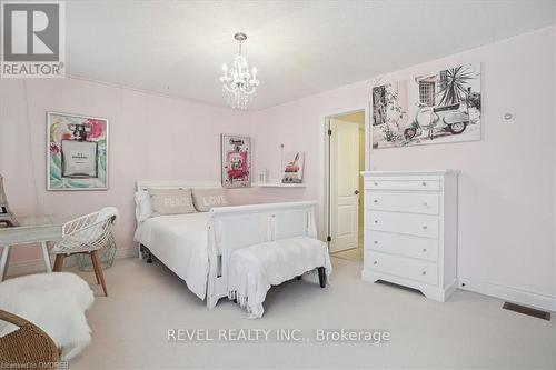 4666 Mcleod Road, Burlington, ON - Indoor Photo Showing Bedroom