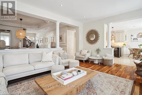 4666 Mcleod Road, Burlington, ON - Indoor Photo Showing Living Room