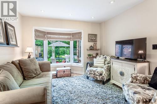 14 - 2230 Walker'S Line, Burlington, ON - Indoor Photo Showing Living Room