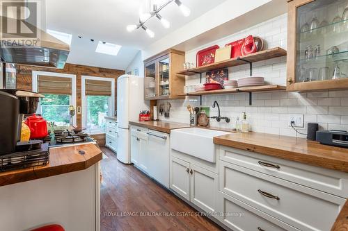 14 - 2230 Walker'S Line, Burlington, ON - Indoor Photo Showing Kitchen