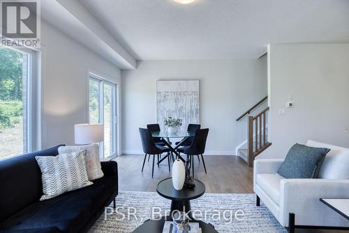 Lot 17 41 Queensbrook Crescent, Cambridge, ON - Indoor Photo Showing Living Room