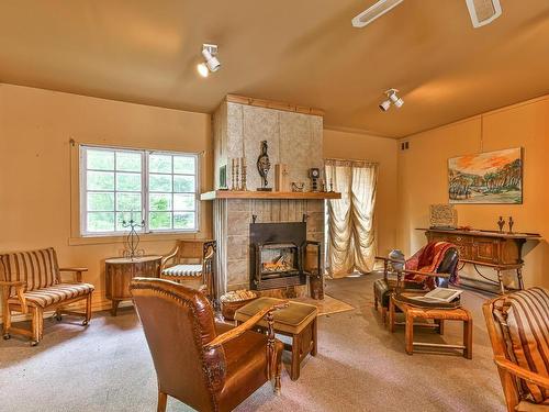 Family room - 136Z Ch. De La Gare, Piedmont, QC - Indoor Photo Showing Living Room With Fireplace