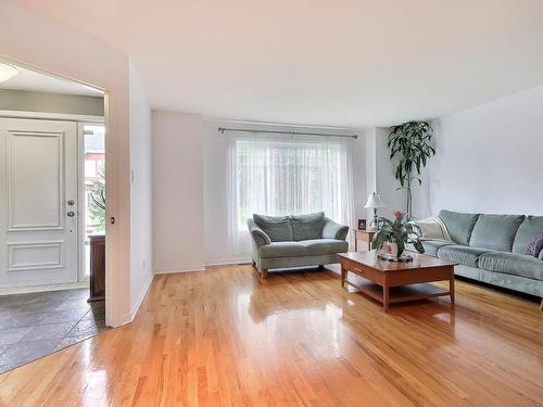 Living room - 745 Rue Wilfrid-Pelletier, Boucherville, QC - Indoor Photo Showing Living Room