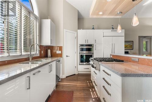 120 Clare Way, Buena Vista, SK - Indoor Photo Showing Kitchen With Double Sink With Upgraded Kitchen