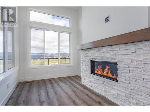 1408 Tower Ranch Drive, Kelowna, BC - Indoor With Fireplace