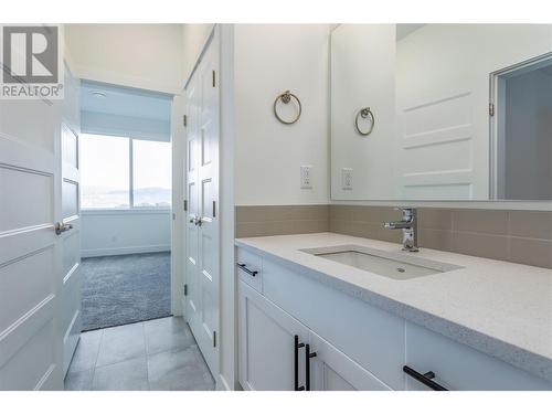 1408 Tower Ranch Drive, Kelowna, BC - Indoor Photo Showing Bathroom