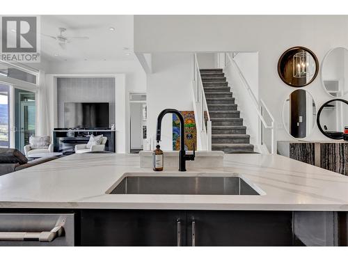 1130 Stockley Street, Kelowna, BC - Indoor Photo Showing Kitchen