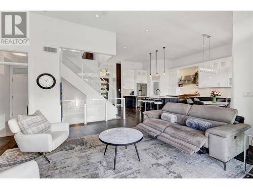 1130 Stockley Street, Kelowna, BC - Indoor Photo Showing Living Room