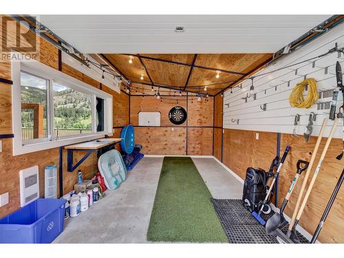 1130 Stockley Street, Kelowna, BC - Indoor Photo Showing Garage