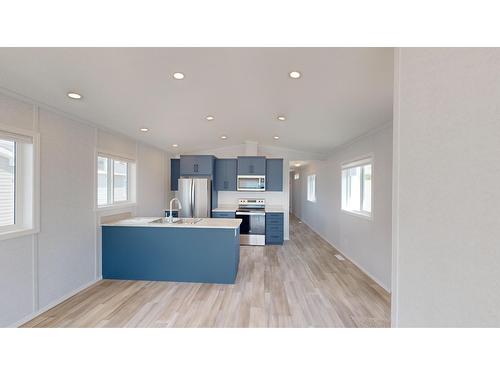537 Steepleview Avenue, Cranbrook, BC - Indoor Photo Showing Kitchen