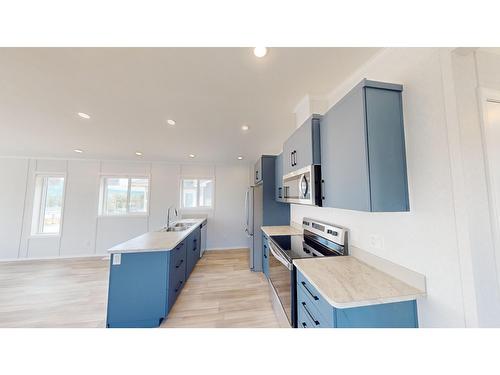 537 Steepleview Avenue, Cranbrook, BC - Indoor Photo Showing Kitchen