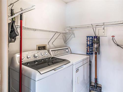 208-134 Fifth Ave, Qualicum Beach, BC - Indoor Photo Showing Laundry Room