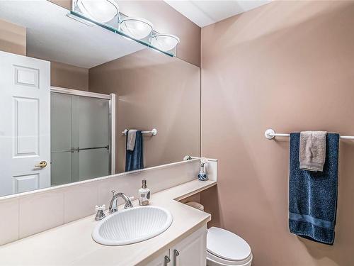 208-134 Fifth Ave, Qualicum Beach, BC - Indoor Photo Showing Bathroom