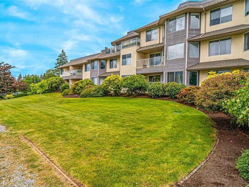 208-134 Fifth Ave, Qualicum Beach, BC - Outdoor With Balcony
