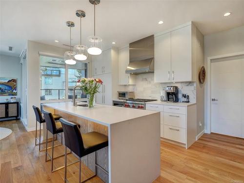 201-1201 Fort St, Victoria, BC - Indoor Photo Showing Kitchen With Upgraded Kitchen