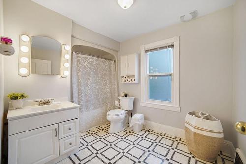 151 Orkney Street E, Caledonia, ON - Indoor Photo Showing Bathroom