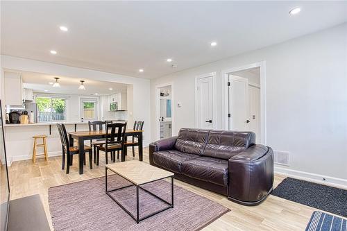 12 Napier Street, St. Catharines, ON - Indoor Photo Showing Living Room