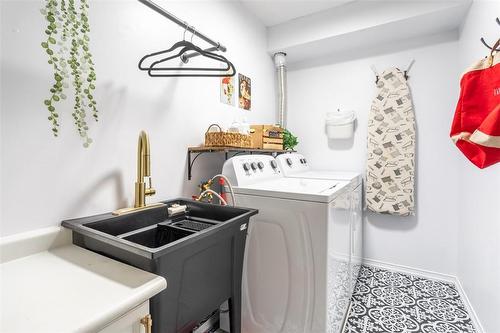 2230 Walker'S Line|Unit #14, Burlington, ON - Indoor Photo Showing Laundry Room