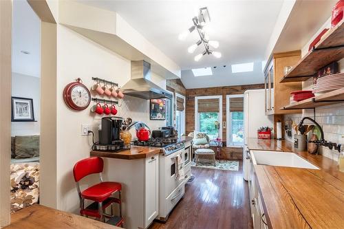 2230 Walker'S Line|Unit #14, Burlington, ON - Indoor Photo Showing Kitchen