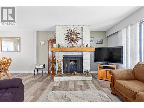 605 Girard Road, Kelowna, BC - Indoor Photo Showing Living Room With Fireplace