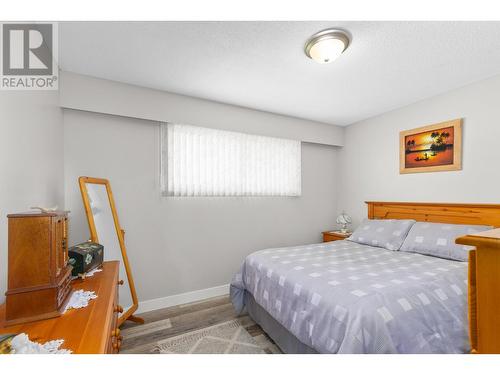 605 Girard Road, Kelowna, BC - Indoor Photo Showing Bedroom