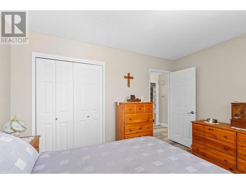 605 Girard Road, Kelowna, BC - Indoor Photo Showing Bedroom