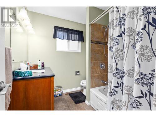 605 Girard Road, Kelowna, BC - Indoor Photo Showing Bathroom