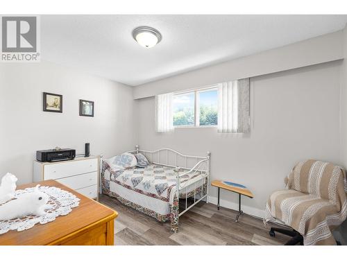 605 Girard Road, Kelowna, BC - Indoor Photo Showing Bedroom