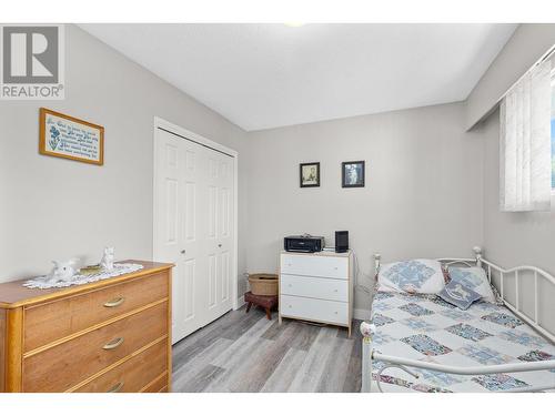 605 Girard Road, Kelowna, BC - Indoor Photo Showing Bedroom