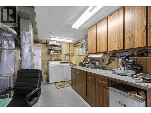 605 Girard Road, Kelowna, BC - Indoor Photo Showing Laundry Room