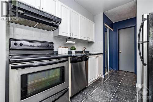 616 Tanguay Court, Ottawa, ON - Indoor Photo Showing Kitchen