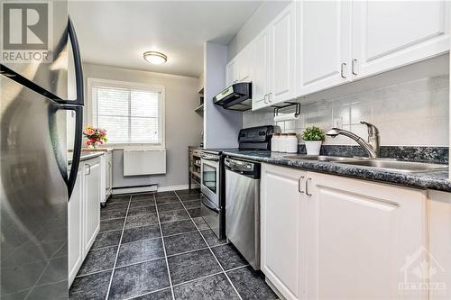 616 Tanguay Court, Ottawa, ON - Indoor Photo Showing Kitchen With Double Sink