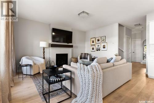 3644 Gee Crescent, Regina, SK - Indoor Photo Showing Living Room