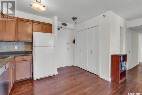 1004 405 5Th Avenue N, Saskatoon, SK - Indoor Photo Showing Kitchen