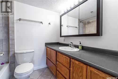 1004 405 5Th Avenue N, Saskatoon, SK - Indoor Photo Showing Bathroom