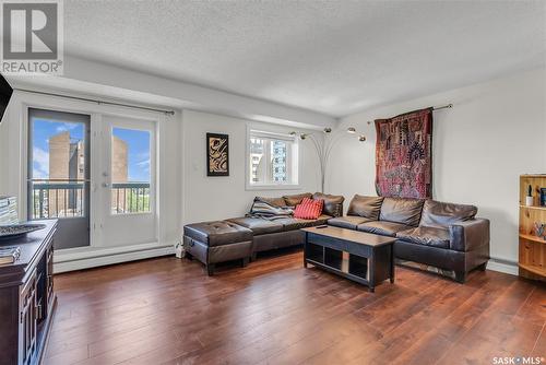 1004 405 5Th Avenue N, Saskatoon, SK - Indoor Photo Showing Living Room