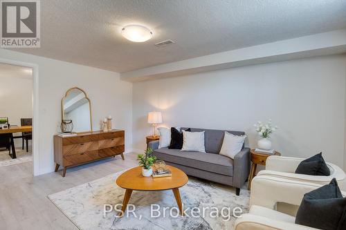 Lot 20 47 Queensbrook Crescent, Cambridge, ON - Indoor Photo Showing Living Room