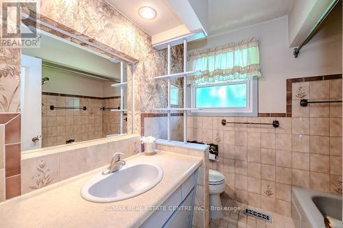 117 Renfield Street, Guelph, ON - Indoor Photo Showing Bathroom