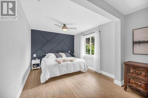 40 Driftwood Court, Grimsby, ON - Indoor Photo Showing Bedroom