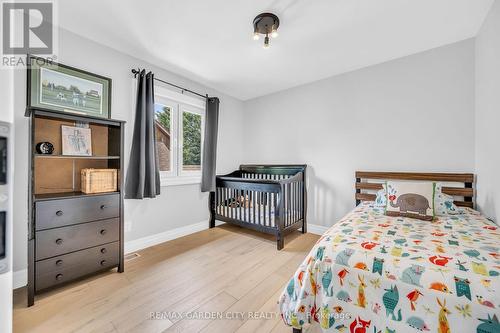 40 Driftwood Court, Grimsby, ON - Indoor Photo Showing Bedroom