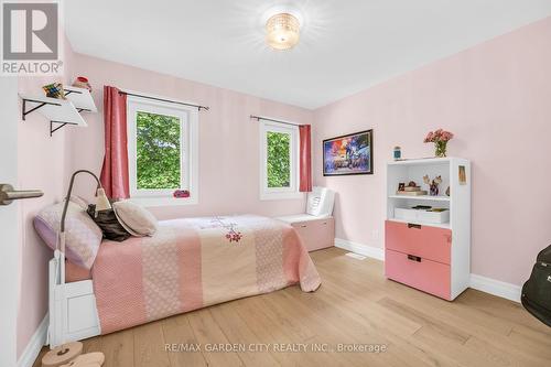 40 Driftwood Court, Grimsby, ON - Indoor Photo Showing Bedroom