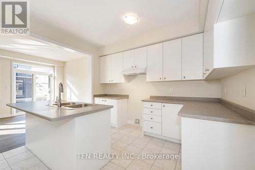 34 Lilac Circle, Haldimand, ON - Indoor Photo Showing Kitchen With Double Sink