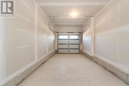 34 Lilac Circle, Haldimand, ON - Indoor Photo Showing Garage